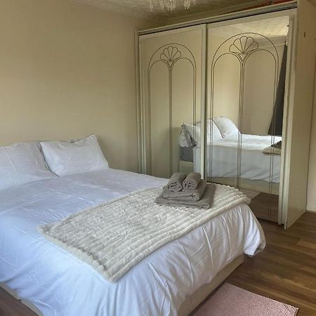 Single And Doubles Rooms Close To Central London Luaran gambar