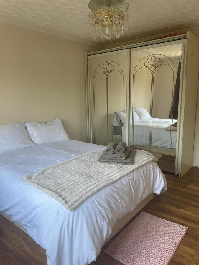 Single And Doubles Rooms Close To Central London Luaran gambar